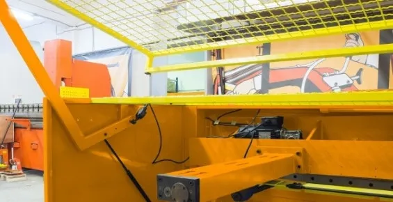 Электромеханическая гильотина Q11-4x2550NC для металла STALEX
