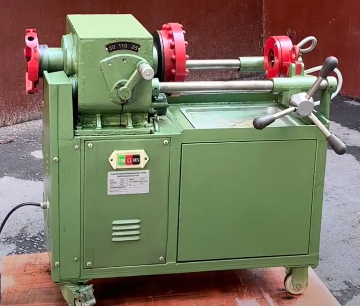 Станок резьбонарезной электрический Esson ElectricCUT-42 для нарезки резьбы