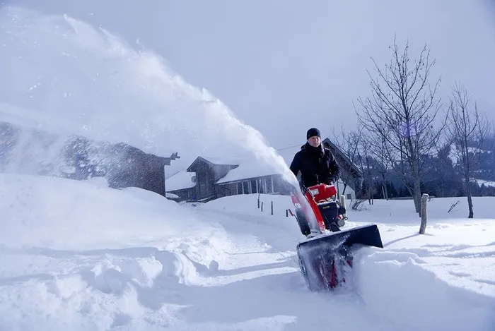 Снегоуборщик SnowLine 700 Е AL-KO бензиновый двигатель