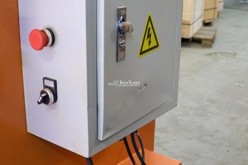 Гильотина электромеханическая STALEX SBJB 3x1300