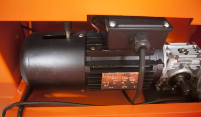 Электромеханическая гильотина Q11-4x1300NC для металла STALEX