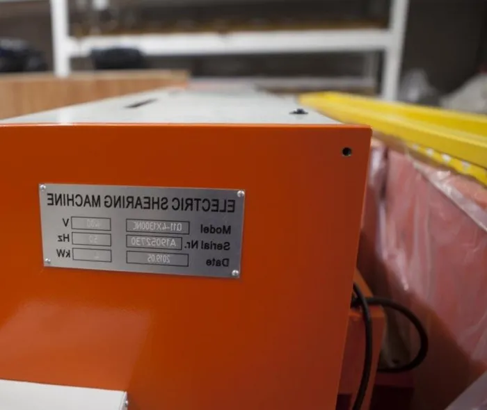Электромеханическая гильотина Q11-4x1300NC для металла STALEX